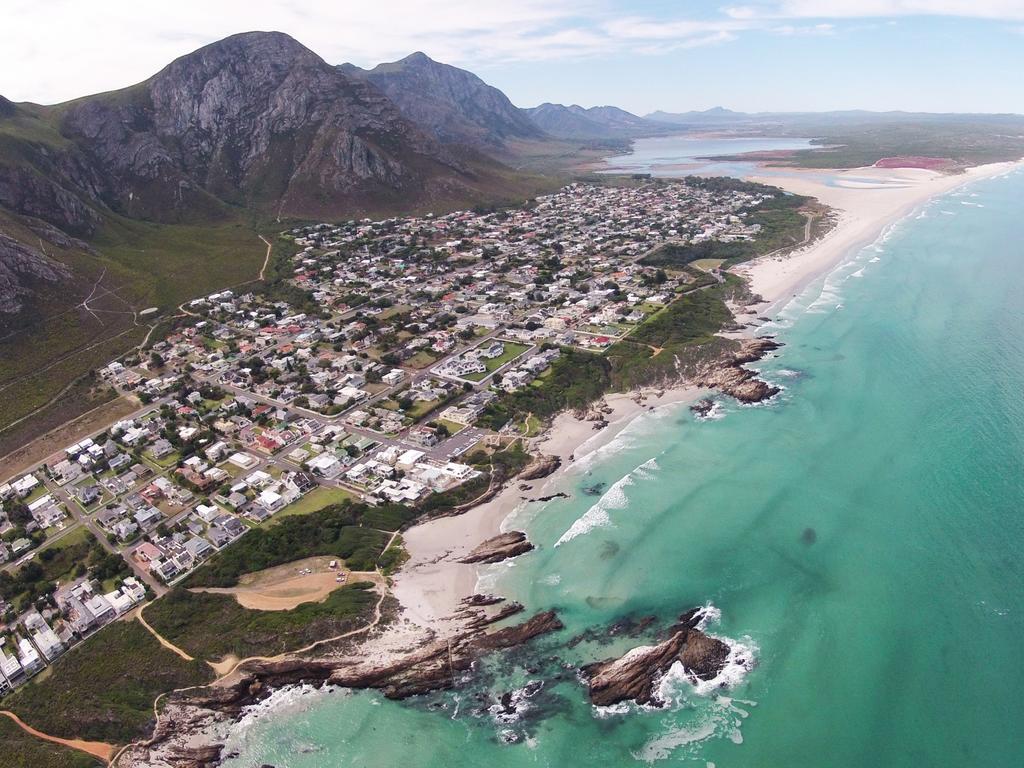 Hermanus Beachfront Lodge - Solar Power Esterno foto